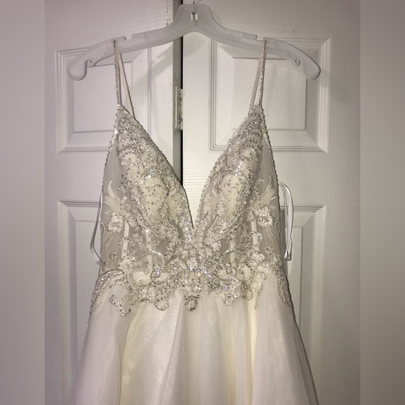 Galina Signature Wedding Dress - Picture 4 of 10